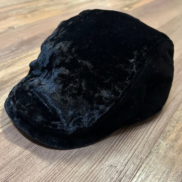 Forever 21 Black Velvet Flat Hat/Cap, Drivers, One Size - Picture 1 of 5